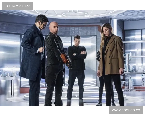 尼克·扎诺:不止于“DC英雄”的魅力,探寻多面男神的荧幕内外 尼克·扎诺:不止于“DC英雄”的魅力,探寻多面男神的荧幕内外